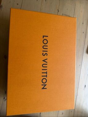 Louis Vuitton Men’s Orange shoe Box with Navy Logo